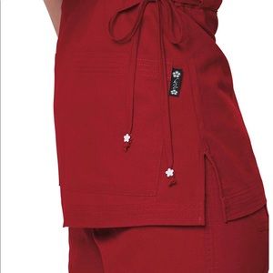 Koi katelyn scrub top (M)
